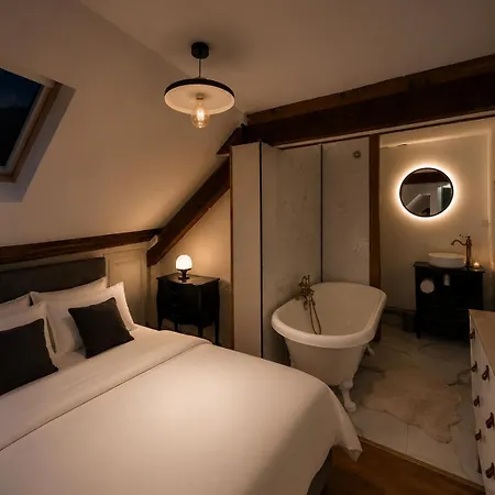 Le Petit Chateau *